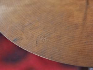 studio-la-boite-a-meuh-charleston-ufip-bottom-poincon