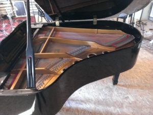 studio la Boîte à Meuh - piano Young Chang G175