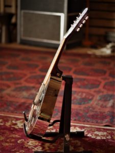 studio la boite à meuh - mandoline à résonateur recording king ra 998