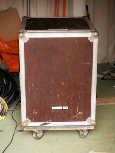 studio la boite a meuh - splitters scv 824 flight case 14u devant