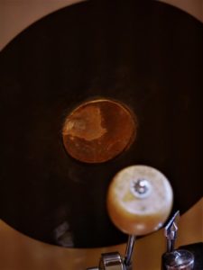 studio-la-boite-a-meuh-premier-resonator-pastille-frappe-grosse-caisse