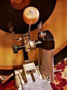 studio-la-boite-a-meuh-premier-resonator-pedale-grosse-caisse-reglages