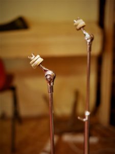studio-la-boite-a-meuh-premier-resonator-pied-cymbales