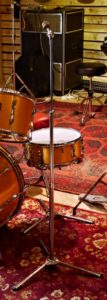 studio-la-boite-a-meuh-premier-resonator-pied-cymbales