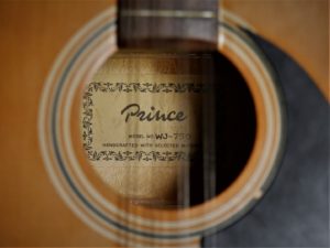 studio-la-boite-a-meuh-guitare-bouzouki-etiquette-interne