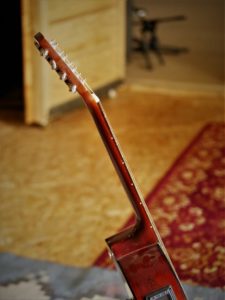 studio-la-boite-a-meuh-guitare-bouzouki-manche