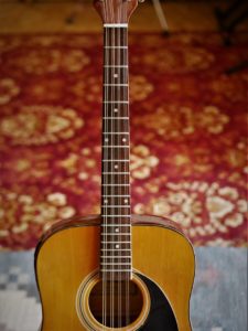 studio-la-boite-a-meuh-guitare-bouzouki-manche
