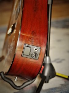studio-la-boite-a-meuh-guitare-bouzouki-sortie-jack