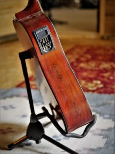 studio-la-boite-a-meuh-guitare-bouzouki-tranche