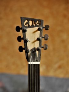 studio-la-boite-a-meuh-guitare-gougi-fretless
