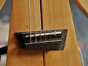 studio-la-boite-a-meuh-guitare-gougi-fretless