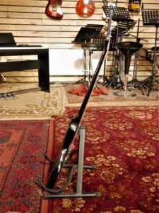 studio-la-boite-a-meuh-aria-pro-II-CS-black-&-gold