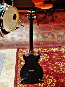 studio-la-boite-a-meuh-aria-pro-II-CS-black-&-gold