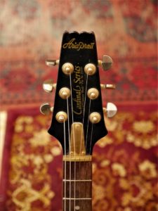 studio-la-boite-a-meuh-aria-pro-II-CS-black-&-gold