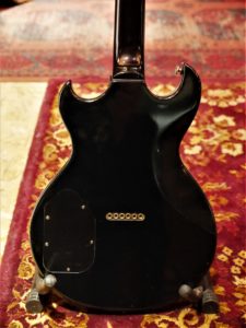 studio-la-boite-a-meuh-aria-pro-II-CS-black-&-gold