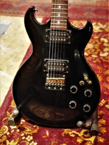 studio-la-boite-a-meuh-aria-pro-II-CS-black-&-gold
