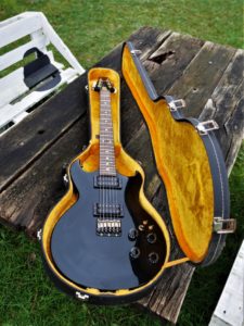 studio-la-boite-a-meuh-aria-pro-II-CS-black-&-gold