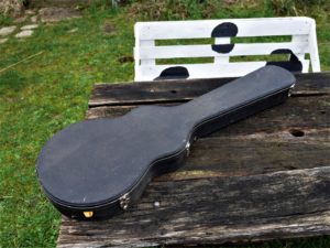 studio-la-boite-a-meuh-étui-guitare-vintage