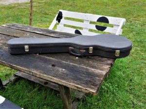 studio-la-boite-a-meuh-étui-guitare-vintage