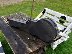 studio-la-boite-a-meuh-étui-guitare-vintage