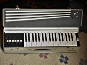 studio-la-boite-a-meuh-harmonium-topodis