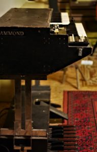 studio-la-boite-a-meuh-orgue-hammond-l100p-profil