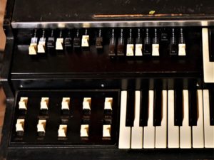 studio-la-boite-a-meuh-orgue-hammond-l100p-tirettes-et-boutons