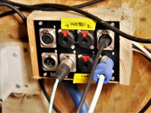 studio-la-boite-a-meuh-traversée-câbles