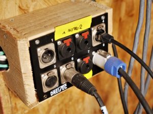 studio-la-boite-a-meuh-traversée-câbles