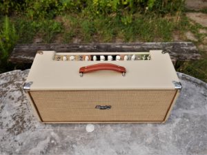 studio-la-boite-a-meuh-vox-ac15-boutique-dessus