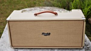 studio-la-boite-a-meuh-vox-ac15-boutique-face