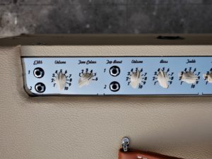 studio-la-boite-a-meuh-vox-ac15-boutique-plaque-1