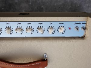 studio-la-boite-a-meuh-vox-ac15-boutique-plaque-2
