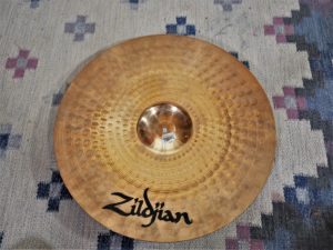 studio-la-boite-a-meuh-zildjian-zxt-medium-ride-20-dessous