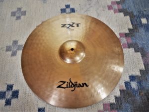 studio-la-boite-a-meuh-zildjian-zxt-medium-ride-20-dessus