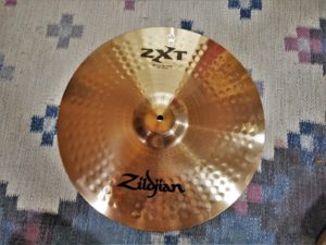 studio-la-boite-a-meuh-zildjian-zxt-medium-thin-crash-18-dessus