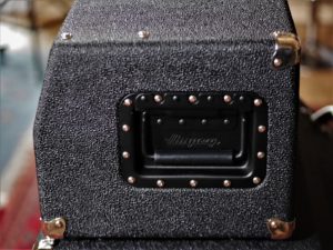 studio-la-boite-a-meuh-ampeg-svt-classic-poignee