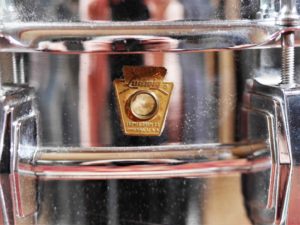 studio-la-boite-a-meuh-ludwig-supraphonic-lm400-1965-badge