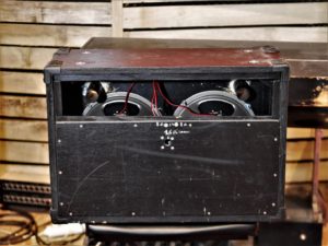 studio-la-boite-a-meuh-baffle-2x12-v30