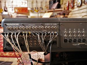 studio-la-boite-a-meuh-mackie-2480-derriere-detail-connections-section-master
