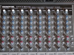 studio-la-boite-a-meuh-mackie-onyx-2480-detail-eq-entrees-stereo