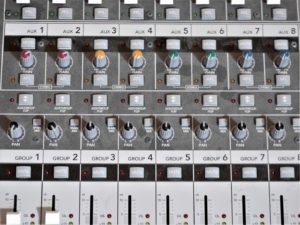 studio-la-boite-a-meuh-mackie-onyx-2480-detail-masters-aux