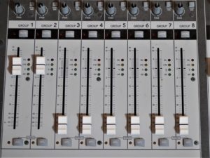 studio-la-boite-a-meuh-mackie-onyx-2480-detail-masters-groupes