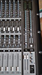 studio-la-boite-a-meuh-mackie-2480-detail-matrix-et-main-stereo