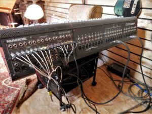 studio-la-boite-a-meuh-mackie-onyx-2480-derriere