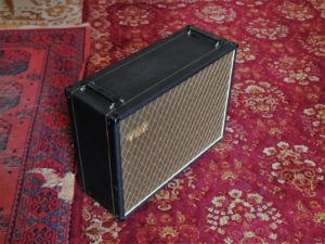 studio-la-boite-a-meuh-baffle-vox-blue-2x12-cote