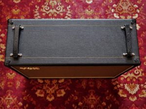 studio-la-boite-a-meuh-baffle-vox-blue-2x12-dessus