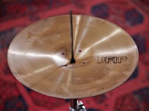 studio-la-boite-a-meuh-cymbales-ufip-ritmo-charleston-bottom-interieur