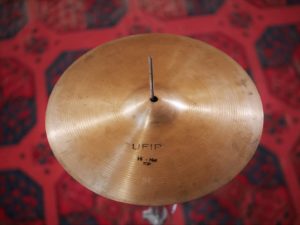 studio-la-boite-a-meuh-cymbales-ufip-ritmo-charleston-top-exterieur