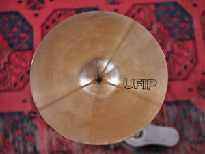 studio-la-boite-a-meuh-cymbales-ufip-ritmo-charleston-top-interieur